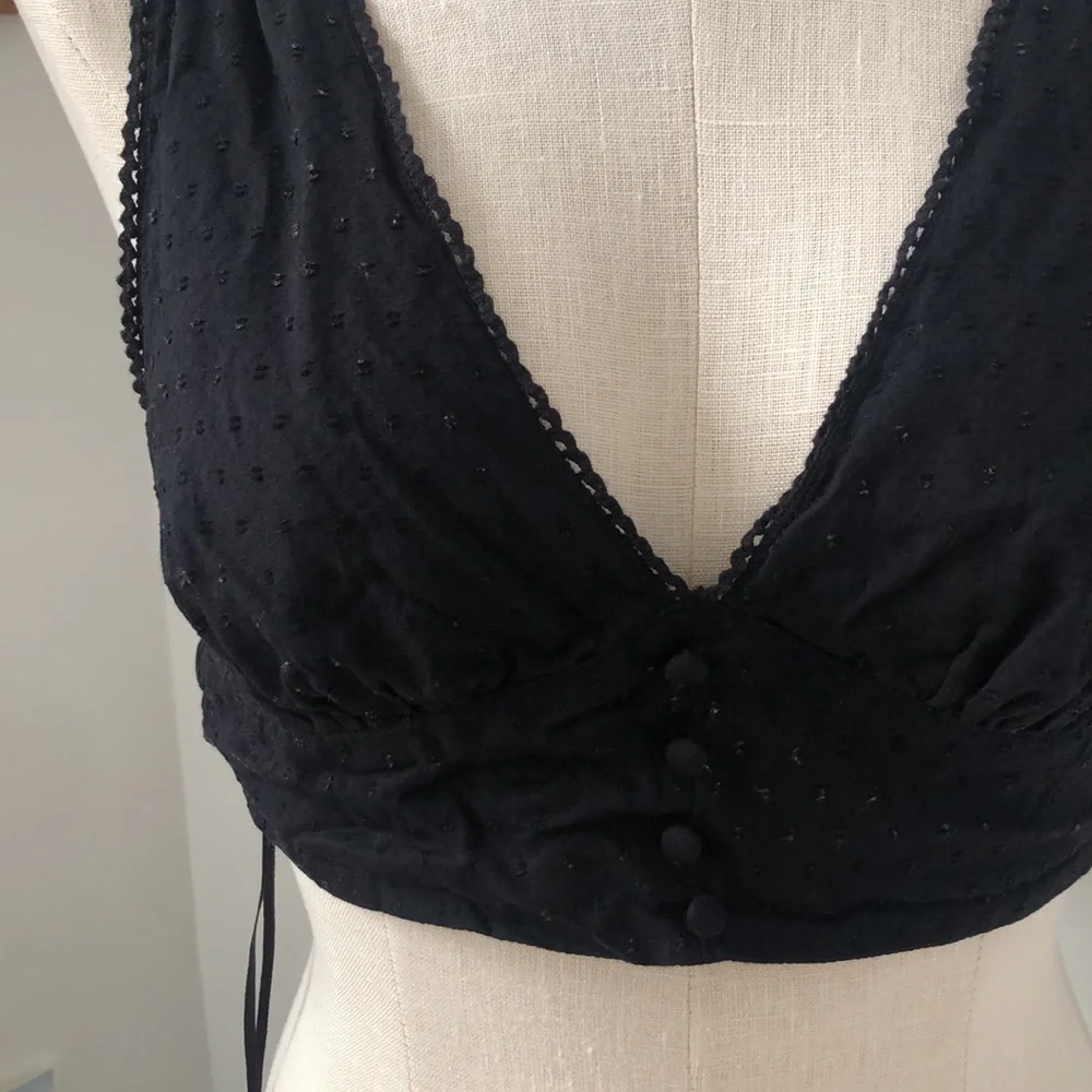 Eyelet 🖤 Tie Back Crop Top - Picture 3 of 9